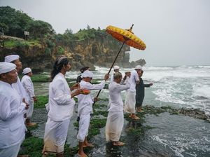 Melihat Kesakralan Upacara Melasti di Gunungkidul