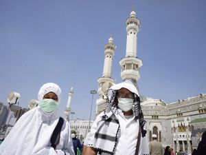 Otoritas Masjidil Haram Imbau Jemaah Pakai Masker Otoritas Masjidil Haram Imbau Jemaah Pakai Masker