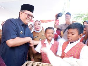 10 Ribu Anak Ayam Program Aki Bagi Siap Dibagikan di Bandung 10 Ribu Anak Ayam Program Aki Bagi Siap Dibagikan di Bandung
