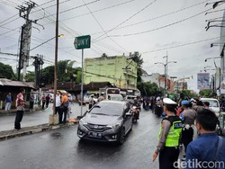 Massa GejayanMemanggilLagi Bubarkan Diri, Arus Lalu Lintas Dibuka