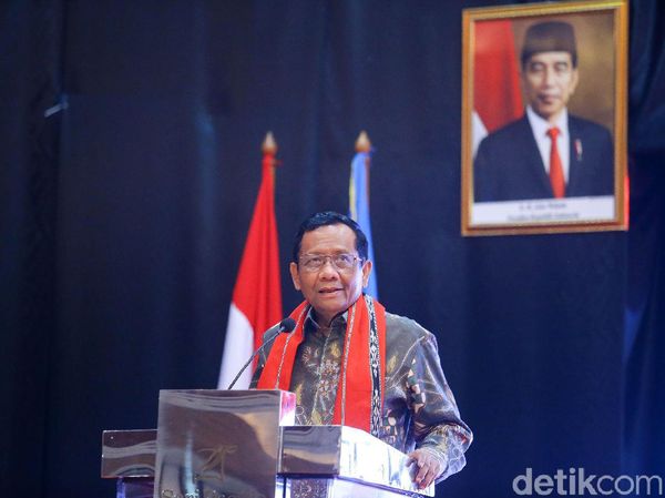 Mahfud MD Buka Forum Penerima Beasiswa Supersemar