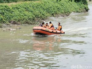 Polisi Ubek-ubek Sungai di Sidoarjo Tempat Korban Begal Diduga Dibuang