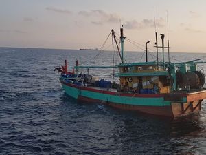 Masuk RI, Kapal Maling Ikan Kena Ciduk di Selat Malaka Masuk RI, Kapal Maling Ikan Kena Ciduk di Selat Malaka