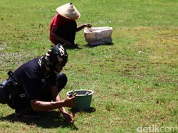 Meski telah selesai direnovasi, lapangan ini belum bisa digunakan.