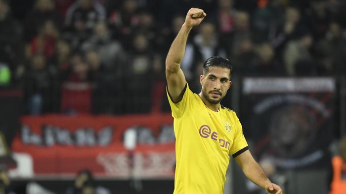 Dortmunds German midfielder Emre Can celebrates scoring during the German first division Bundesliga football match Bayer 04 Leverkusen vs BVB Borussia Dortmund in Leverkusen, western Germany on February 8, 2020. (Photo by INA FASSBENDER / AFP) / RESTRICTIONS: DFL REGULATIONS PROHIBIT ANY USE OF PHOTOGRAPHS AS IMAGE SEQUENCES AND/OR QUASI-VIDEO