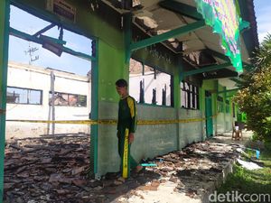 4 Ruangan Sekolah Madrasah Aliyah di Mojokerto Terbakar, 23 Komputer Ludes