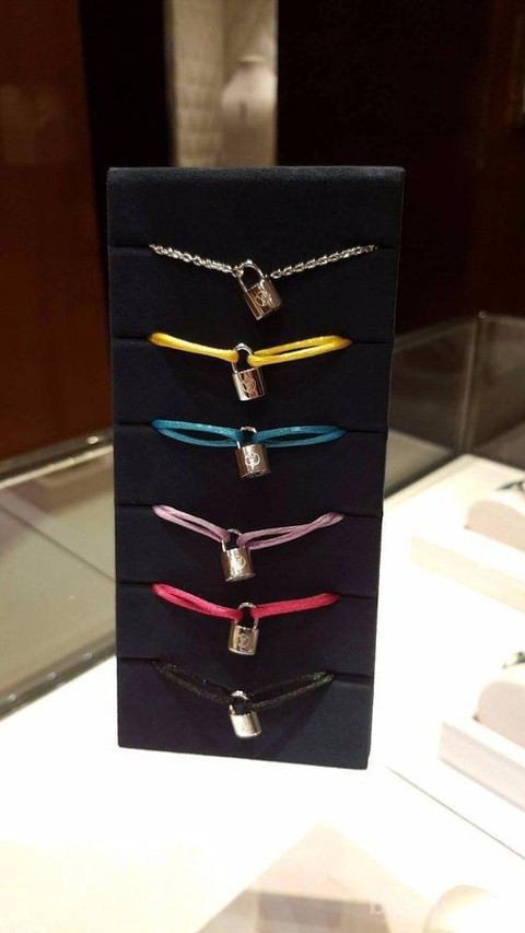 Louis Vuitton dan UNICEF Melansir Lini Gelang Silver Lockit - Elle Indonesia