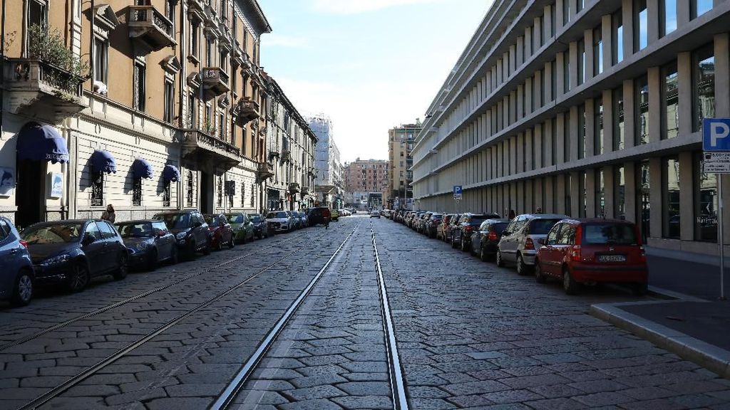 Potret Jalanan Kota Milan yang Kini Sunyi karena Corona Potret Jalanan Kota Milan yang Kini Sunyi karena Corona