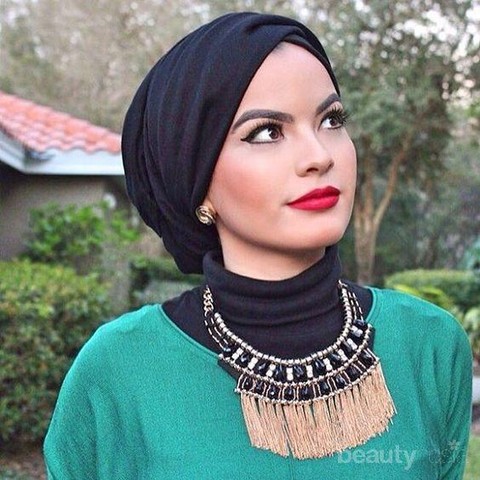 Ingin Tampil Keren dengan Anting Hijab dan Turban? Ini 5 Gaya yang Bisa