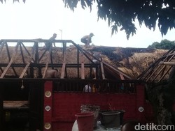 Atap Situs Anak Prabu Siliwangi di Cirebon Terbakar