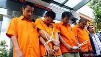 Empat Pelaku Pembobol ATM Mejeng di Polda Metro Jaya