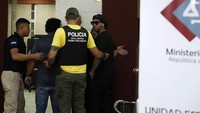Ronaldinho ditangkap oleh pihak kepolisian Paraguay saat tengah berada di Resort Yacht & Golf Club Paraguayo di Kota Lambare, Kamis (5/3/2020) WIB. AP Photo/Jorge Saenz.