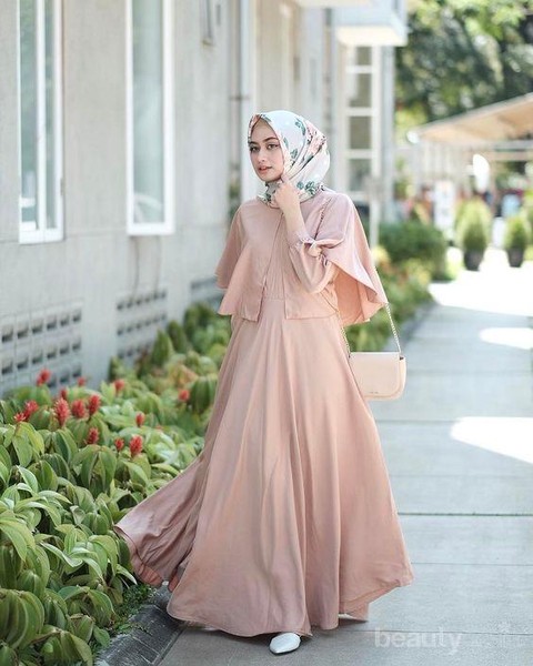 Inspirasi Model Cape Dress Hijab Kekinian untuk Pesta