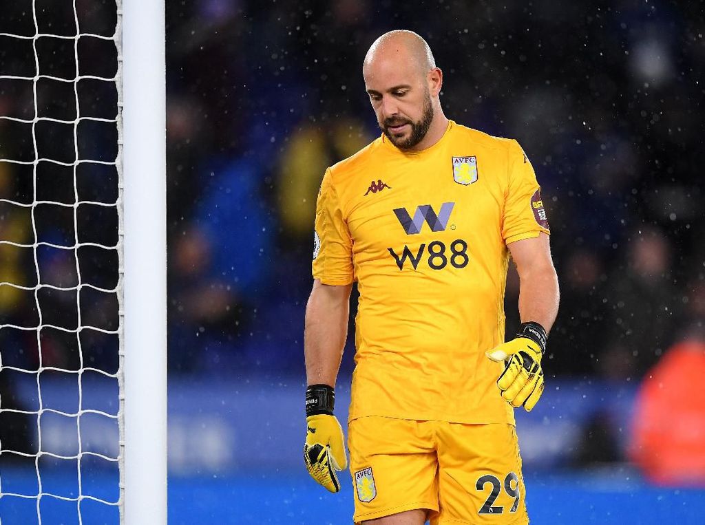 Blunder Fatal Pepe Reina di Laga Leicester Vs Aston Villa