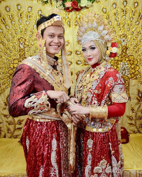 Bukan Kebaya Ini Dia Baju  Adat Pengantin Bugis yang 