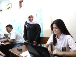 Khofifah: Di Jatim, Tak Ada Alasan Tak Sekolah Karena Tak Punya Uang