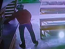 Terekam CCTV Aksi Pencurian di Polman, Tak Butuh Waktu Lama HP Raib