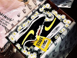 G-Dragon Rilis Sneakers, Laris Banget Hingga Sold Out & Dijual Seharga Mobil