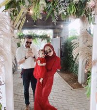 5 Inspirasi Model Busana Hijab Kondangan Saat Bunda Bawa Balita