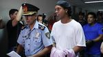 Penampakan Ronaldinho Saat Ditangkap Polisi Paraguay