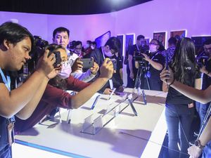 Potret Antusiasme Saat Menjajal vivo V19