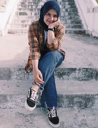 5 Inspirasi OOTD Hijab Simpel Una Maulina, Calon Istri Sahrul Gunawan