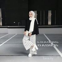 Coba Gaya Monokrom Hijab Berikut Untuk Tampil Kekinian!