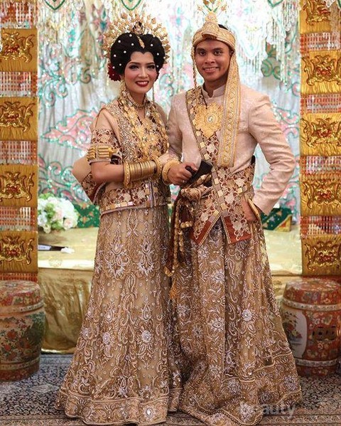 Bukan Kebaya Ini Dia Baju  Adat  Pengantin  Bugis  yang 