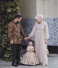 5 Inspirasi Model Hijab Kondangan Saat Bunda Membawa Balita