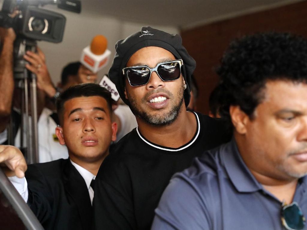Ronaldinho Mau Ikut Turnamen Futsal di Penjara? Ronaldinho Mau Ikut Turnamen Futsal di Penjara?