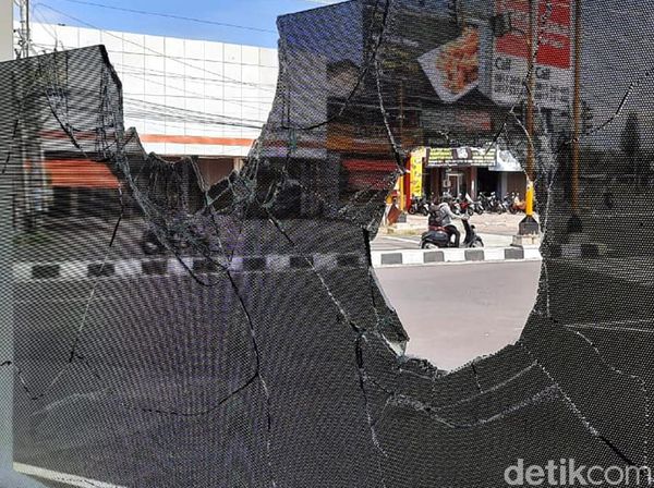 Ini Potret Pospol di Sleman yang Dilempari Batu oleh Mahasiswa