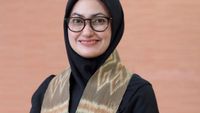 Gaya Hijab Indah Putri, Bupati Inspiratif Bantu Bangun Gereja & Pesantren