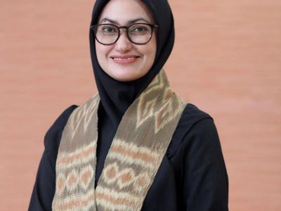 Gaya Hijab Indah Putri, Bupati Inspiratif Bantu Bangun Gereja & Pesantren