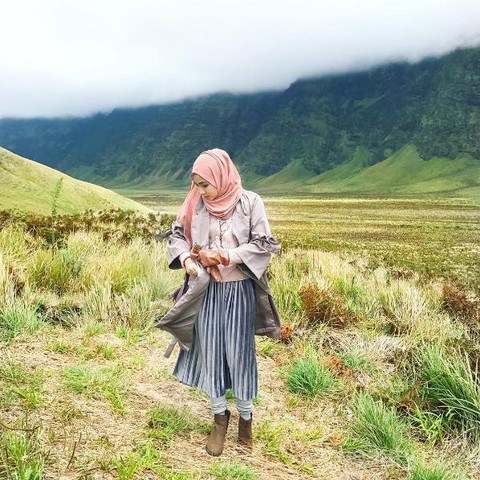 Jangan Bingung, Ini Pilihan Gaya Outfit Fashionable untuk ke Bromo dari