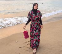 5 Inspirasi OOTD Hijab Simpel Una Maulina, Calon Istri Sahrul Gunawan