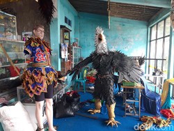 Kisah Para Perajin Kostum Reog dari Lereng Merapi