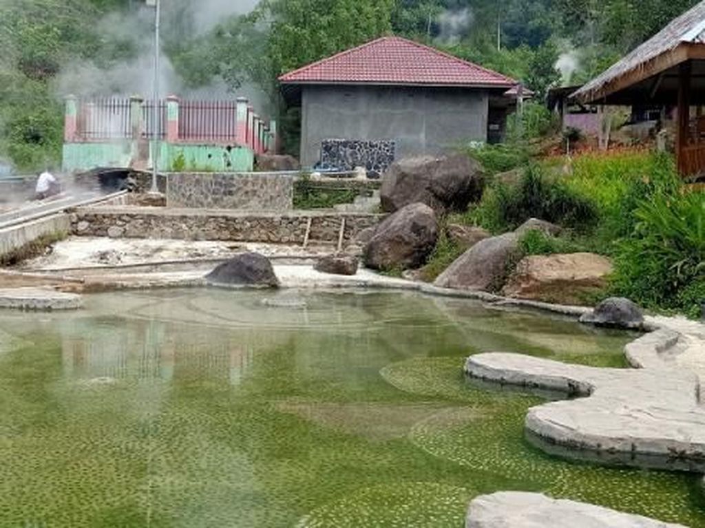 Sensasi Onsen di Kaki Gunung Kerinci Sensasi Onsen di Kaki Gunung Kerinci