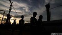 Di area pendukung sekitar stadion akan dijadikan ruang publik dan terdapat plasa untuk salat, dan di timur stadion juga dibangun area komersial untuk nantinya dijadikan biaya perawatan stadion serta terdapat pula urban farming di sekitar stadion untuk memberdayakan dan meningkatkan ekonomi masyarakat sekitar stadion.
