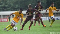 Dalam laga itu, Kaya FC lebih banyak menekan. Alhasil, PSM sendiri kesulitan mengembangkan permainan.