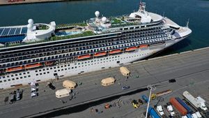 Kapal Pesiar yang Angkut Penumpang Positif Corona Bersandar di California