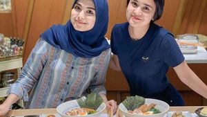Rajin Belajar Masak, Ini Vebby Palwinta dengan Ramen dan Steak Buatannya