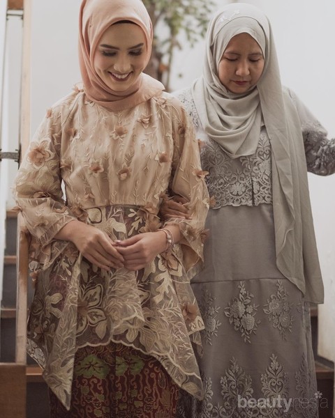 5 Kebaya  Hijab  Modern untuk Lamaran  Ala Selebgram Ini Bisa 