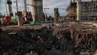 Pembangunan yang tengah dilakukan pada tahap pembuatan bagian bawah dan atas.