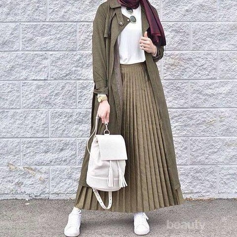 Padu Padan Warna Hijab Khaki Ini Justru Akan Bikin Efek Wajah Kamu Terlihat Lebih Cerah