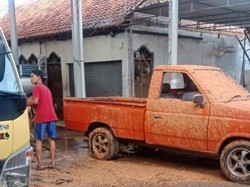 Idih! Isi Tangki Truk Sedot WC Menyembur, 5 Rumah Kena Cipratan Tinja