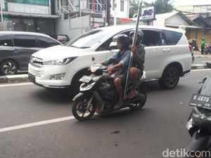 Wah, Ada Toyota Innova Hybrid di Jalanan Jakarta