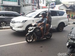 Wah, Ada Toyota Innova Hybrid di Jalanan Jakarta