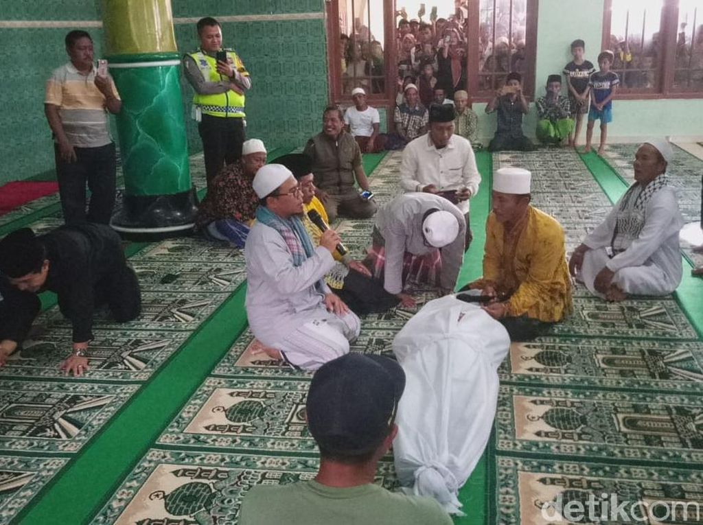 Ini Cerita di Balik Pasutri Banyuwangi Minta Disumpah Pocong Ini Cerita di Balik Pasutri Banyuwangi Minta Disumpah Pocong