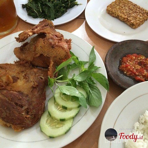 Inilah Yang Bikin Bebek Pak Slamet Jadi Beda Dari Yang Lainnya Inilah Yang Bikin Bebek Pak Slamet Jadi Beda Dari Yang Lainnya
