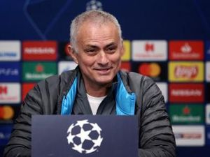 Tottenham Krisis Penyerang, Mourinho Tetap Bisa Senyum-senyum